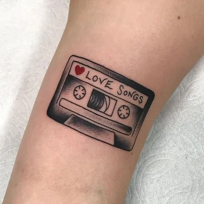 Evie tattoo 043