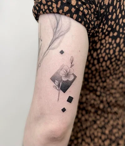 Julia Shpadyreva tattoo 030