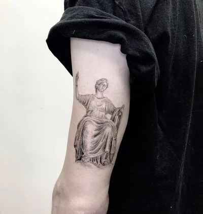 Julia Shpadyreva tattoo 035