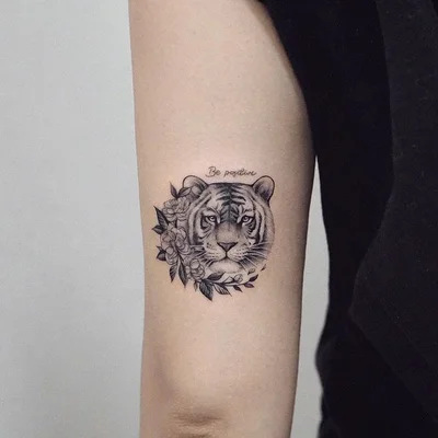Sia tattoo 011