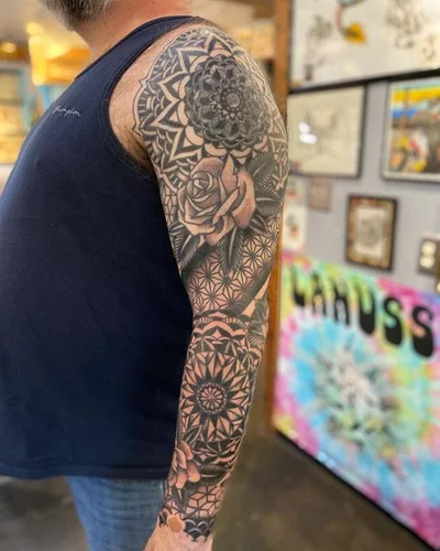 Sean Lanusse tattoo 019