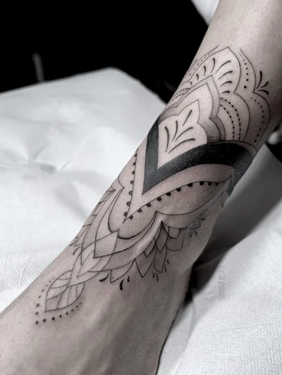 Simona Petrux tattoo ig_009