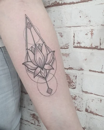 Nikki Kelly tattoo 032