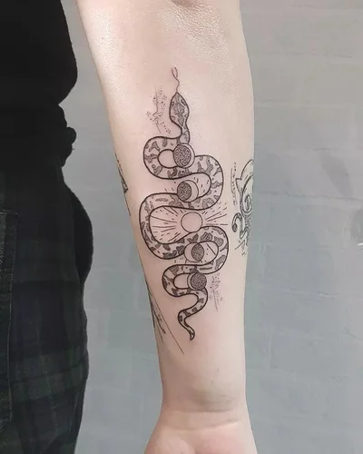 Nikki Kelly tattoo 041
