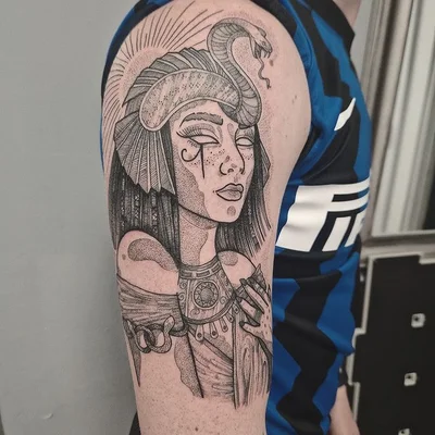 Nikki Kelly tattoo 047