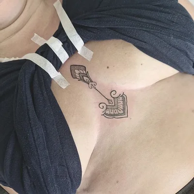 Nikki Kelly tattoo 048