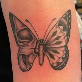 Skin Hooked tattoo 032