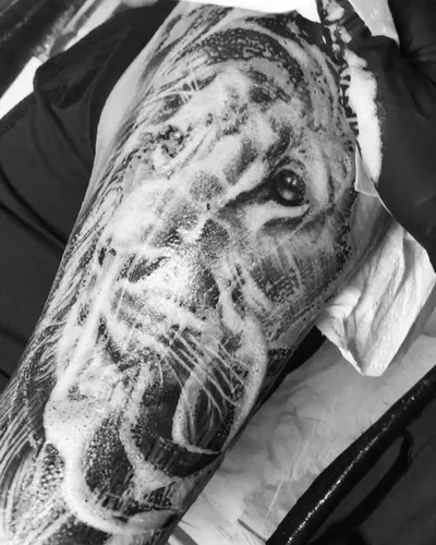 Sleepy Lily tattoo 027