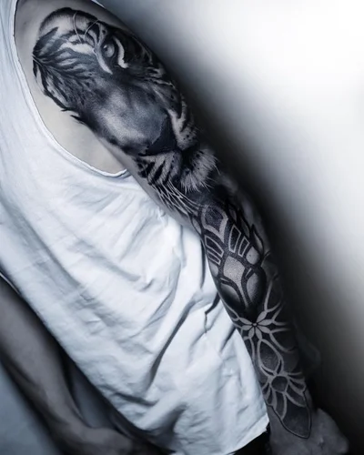 SMG tattoo 015