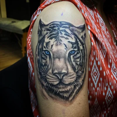 Stephanie Mo Gutierrez tattoo 017