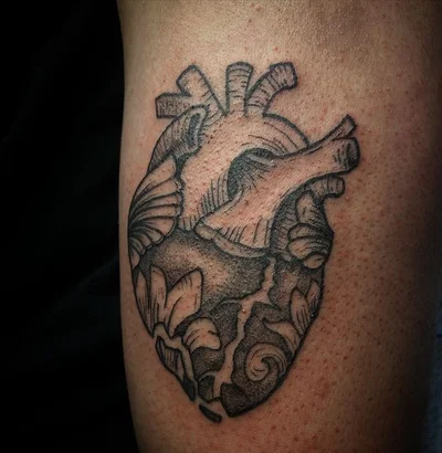 Stephanie Mo Gutierrez tattoo 032