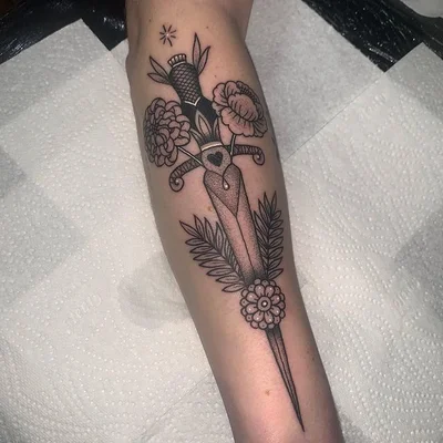 𝔄𝔦𝔩𝔰𝔞 ℜ𝔥𝔦𝔞𝔫𝔫𝔬𝔫 tattoo 007