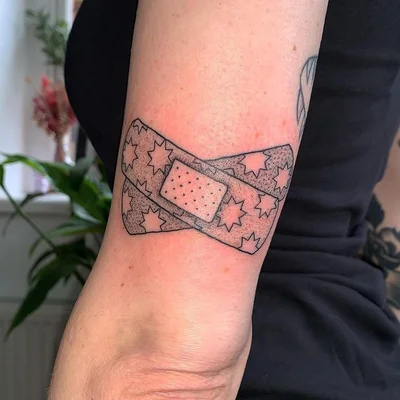 𝔄𝔦𝔩𝔰𝔞 ℜ𝔥𝔦𝔞𝔫𝔫𝔬𝔫 tattoo 012