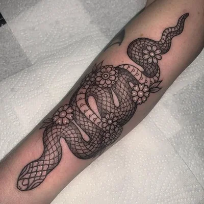 𝔄𝔦𝔩𝔰𝔞 ℜ𝔥𝔦𝔞𝔫𝔫𝔬𝔫 tattoo 013