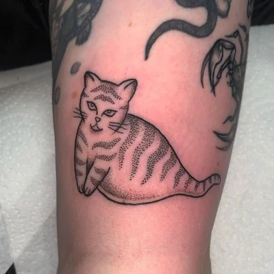𝔄𝔦𝔩𝔰𝔞 ℜ𝔥𝔦𝔞𝔫𝔫𝔬𝔫 tattoo 021