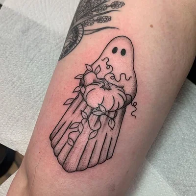 𝔄𝔦𝔩𝔰𝔞 ℜ𝔥𝔦𝔞𝔫𝔫𝔬𝔫 tattoo 022