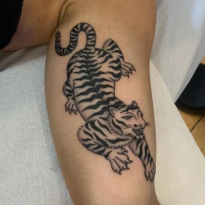 𝔄𝔦𝔩𝔰𝔞 ℜ𝔥𝔦𝔞𝔫𝔫𝔬𝔫 tattoo 027