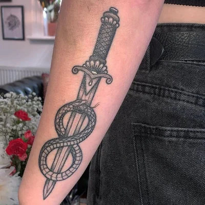 𝔄𝔦𝔩𝔰𝔞 ℜ𝔥𝔦𝔞𝔫𝔫𝔬𝔫 tattoo 029