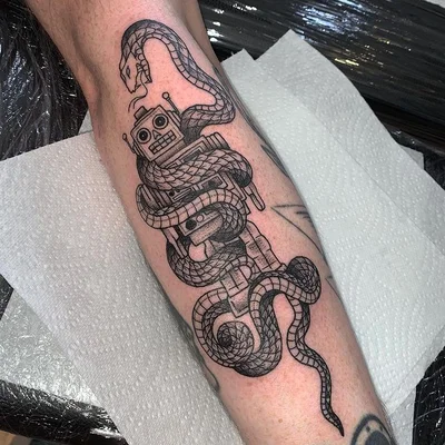 𝔄𝔦𝔩𝔰𝔞 ℜ𝔥𝔦𝔞𝔫𝔫𝔬𝔫 tattoo 030