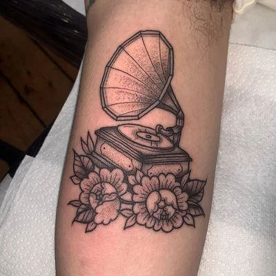 𝔄𝔦𝔩𝔰𝔞 ℜ𝔥𝔦𝔞𝔫𝔫𝔬𝔫 tattoo 031