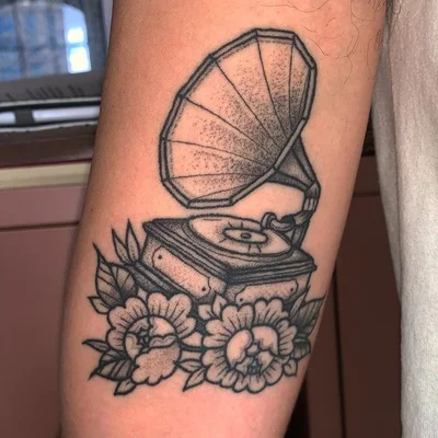 𝔄𝔦𝔩𝔰𝔞 ℜ𝔥𝔦𝔞𝔫𝔫𝔬𝔫 tattoo 048