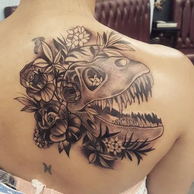 Clare Moreau tattoo 018