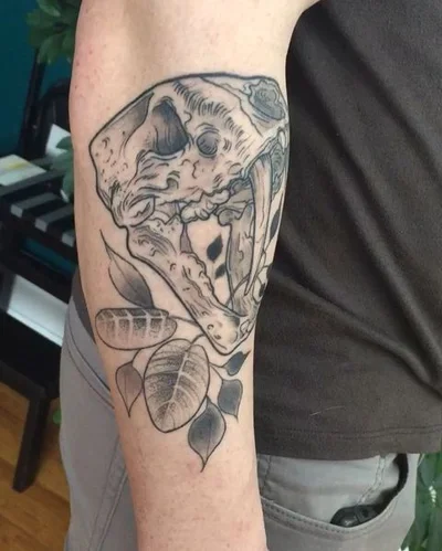 Clare Moreau tattoo 019