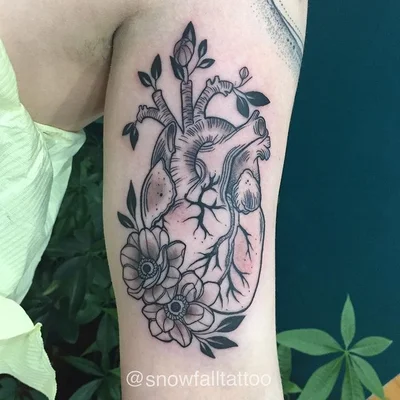Clare Moreau tattoo 038