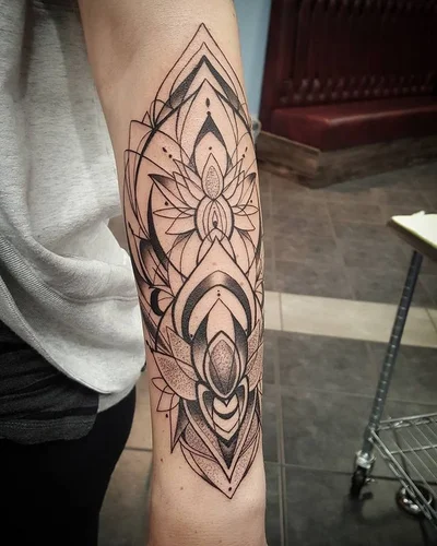 Clare Moreau tattoo 045