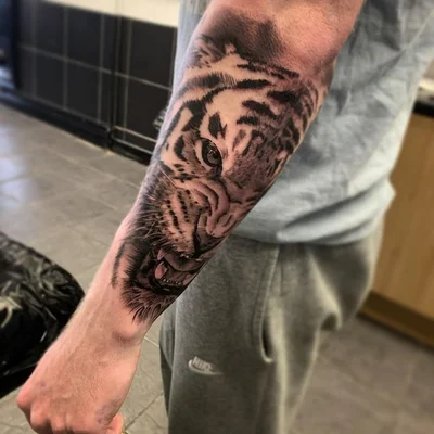 Sunny Mitchell tattoo 041