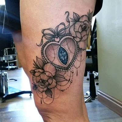 Sophie Adamson tattoo 027