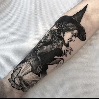 Sophie Brown tattoo 014