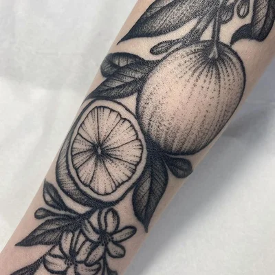 Sophie Brown tattoo 042