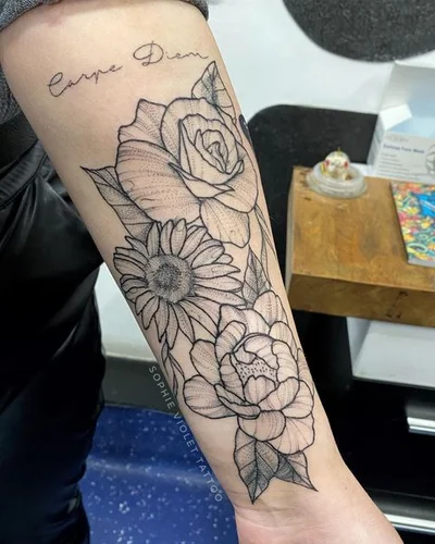 Sophie Violet tattoo 019