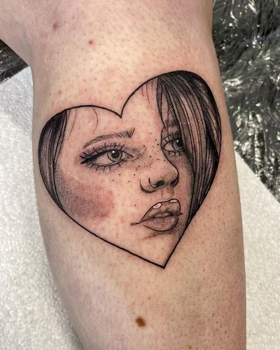Sophie Violet tattoo 049