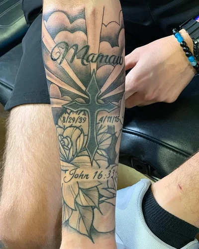 Casey Shaw tattoo 042