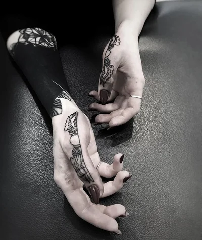 Maria Saint tattoo 050