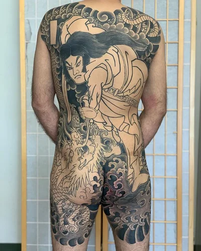 Lili Renée tattoo 012