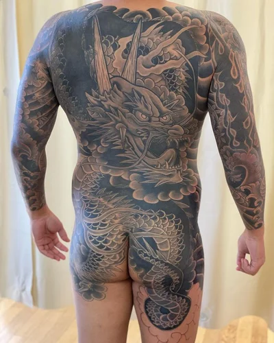 Lili Renée tattoo 015