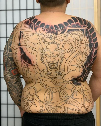Lili Renée tattoo 021