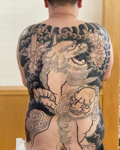 Lili Renée tattoo 030