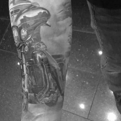 Stefan, the owner of ArtOfEternity tattoo 023