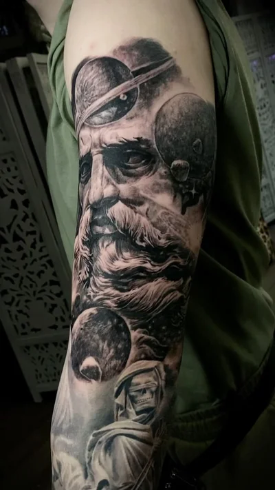 Stefan, the owner of ArtOfEternity tattoo 026