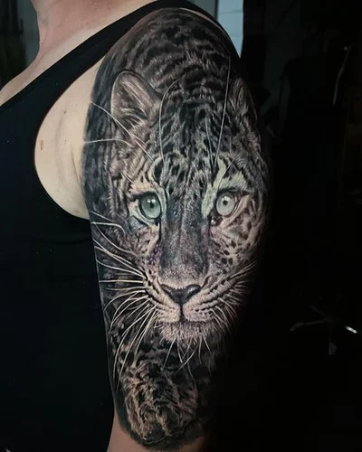 Stefan, the owner of ArtOfEternity tattoo 028