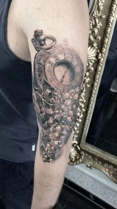 Stefan, the owner of ArtOfEternity tattoo 037