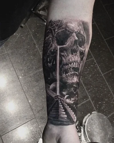 Stefan, the owner of ArtOfEternity tattoo 043