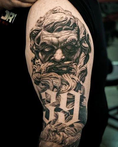 Stefan, the owner of ArtOfEternity tattoo 044