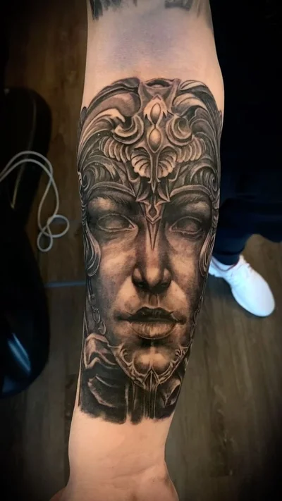 Stefan, the owner of ArtOfEternity tattoo 045
