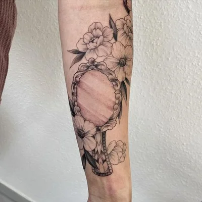 Steffi Fischer tattoo 019