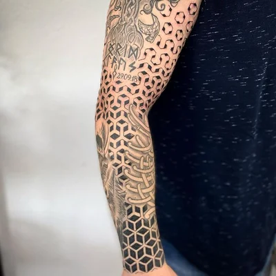 Steffi Fischer tattoo 041